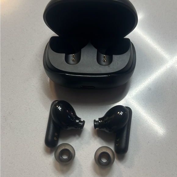 I’m selling because I don’t use them and always scared to lose them - Picture 3 of 3